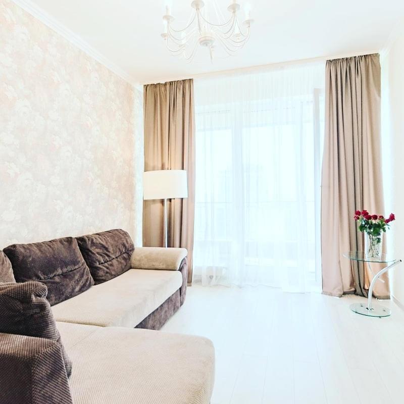 1 Room 60M2 Center Of Obolon Near River Side. With Terrace. 22 Floor Kiev Ngoại thất bức ảnh