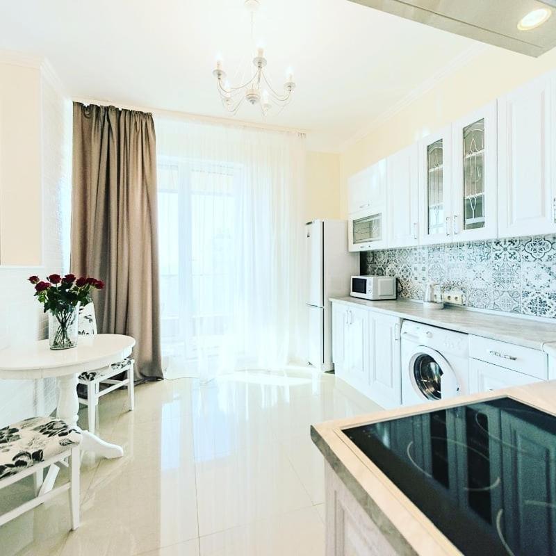 1 Room 60M2 Center Of Obolon Near River Side. With Terrace. 22 Floor Kiev Ngoại thất bức ảnh