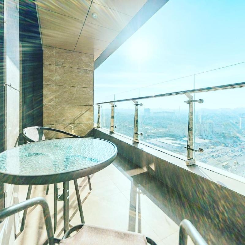 1 Room 60M2 Center Of Obolon Near River Side. With Terrace. 22 Floor Kiev Ngoại thất bức ảnh