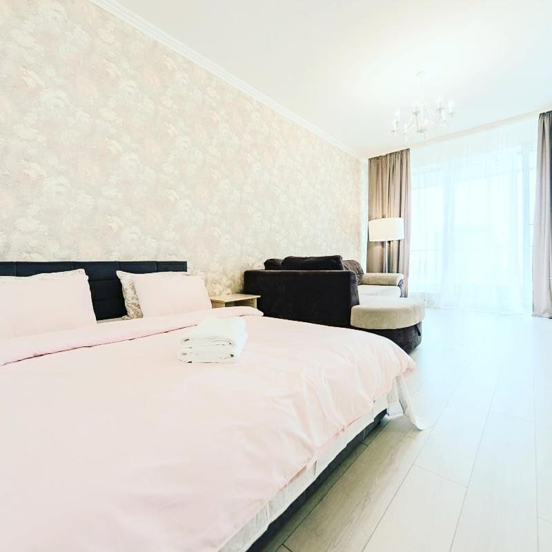 1 Room 60M2 Center Of Obolon Near River Side. With Terrace. 22 Floor Kiev Ngoại thất bức ảnh